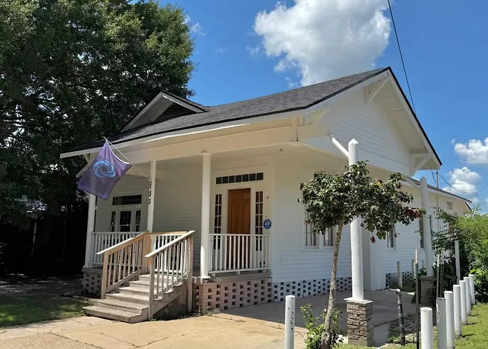 Family Home-free Parking Downtown & 3 Bedrooms * Lafayette